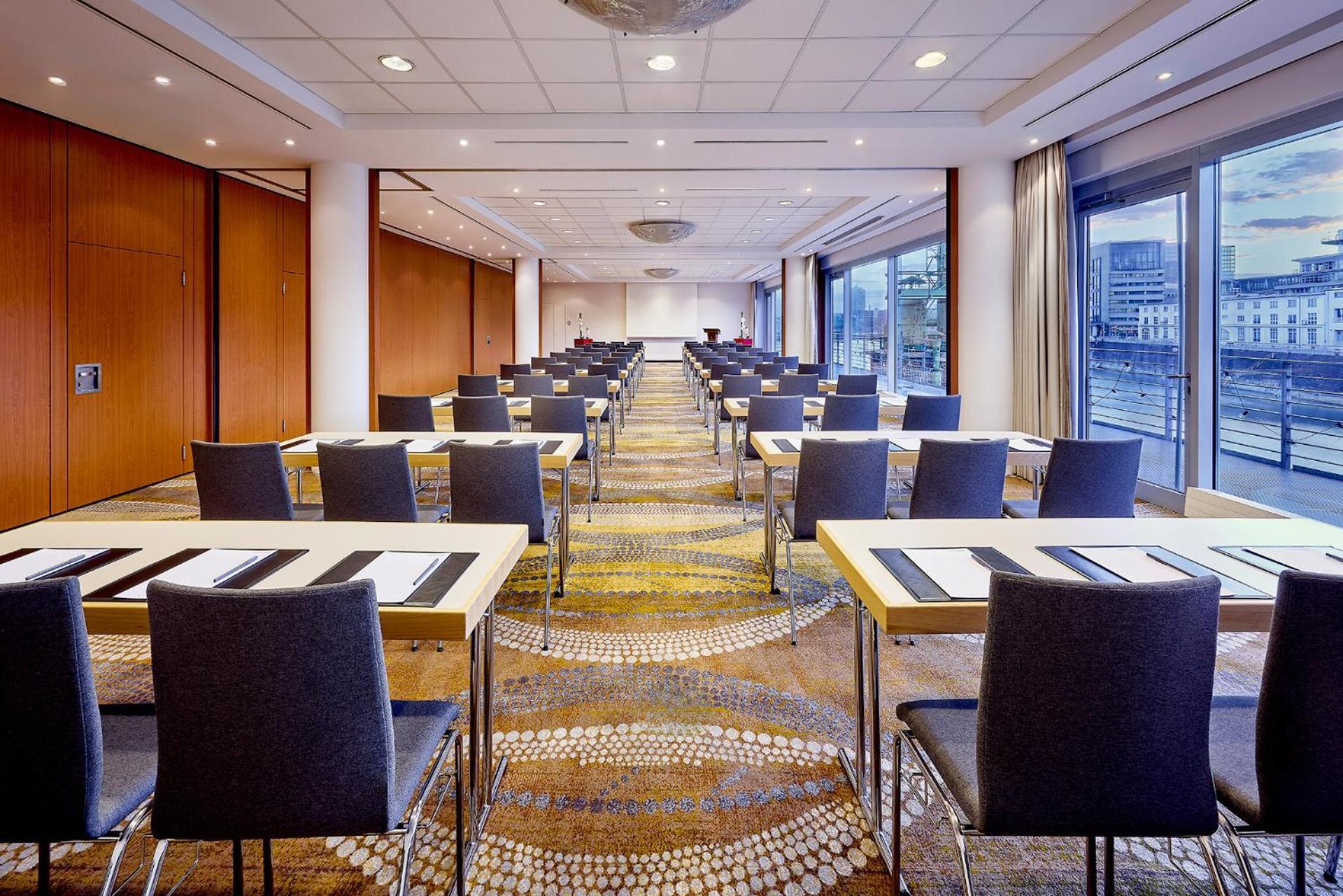 Courtyard By Marriott Duesseldorf Hafen Hotell Exteriör bild