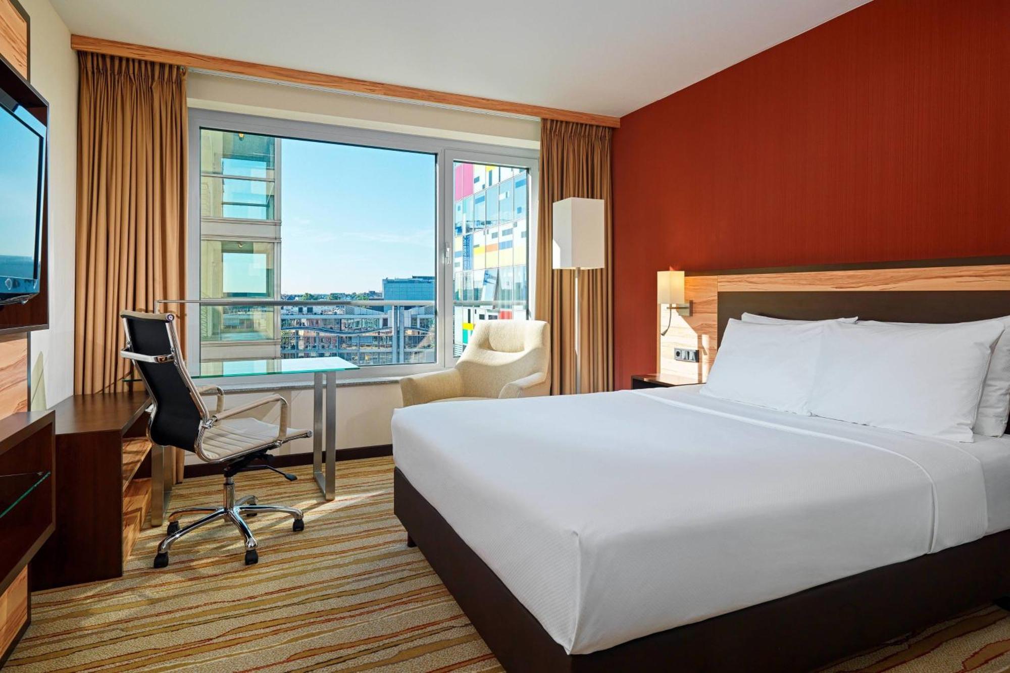 Courtyard By Marriott Duesseldorf Hafen Hotell Exteriör bild