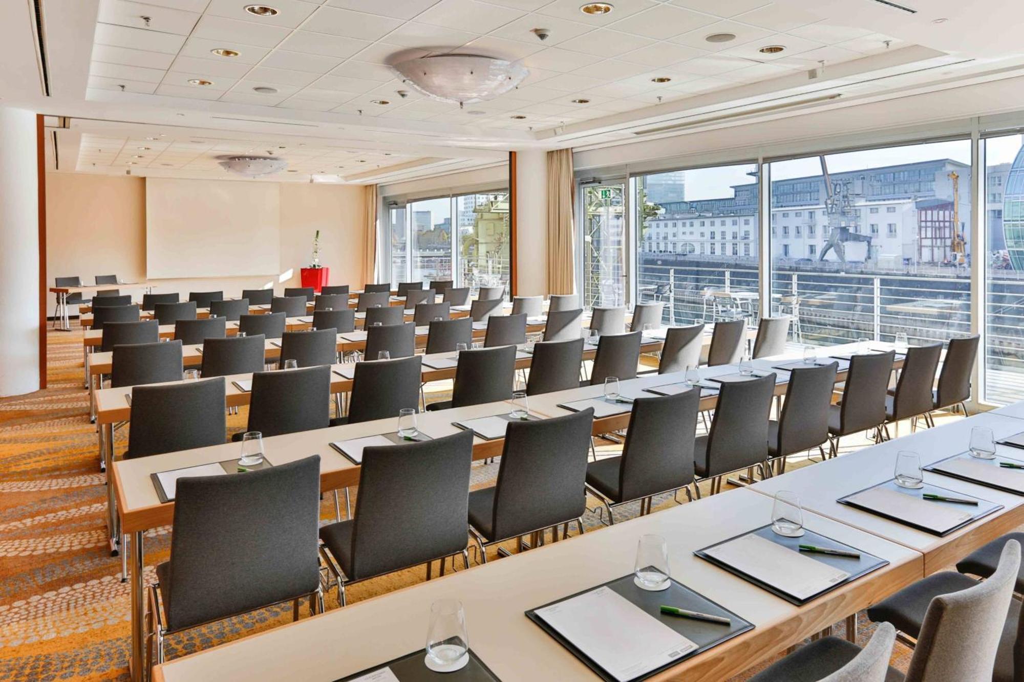 Courtyard By Marriott Duesseldorf Hafen Hotell Exteriör bild