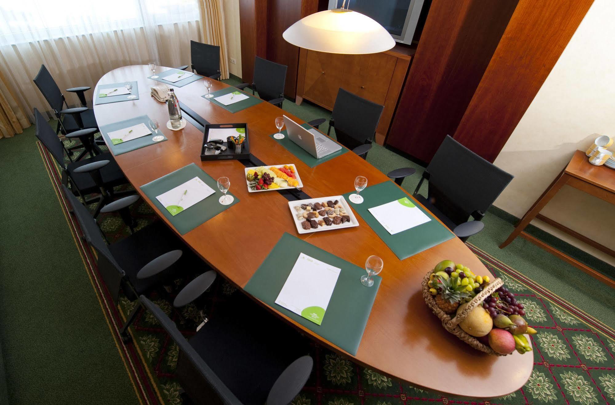 Courtyard By Marriott Duesseldorf Hafen Hotell Exteriör bild
