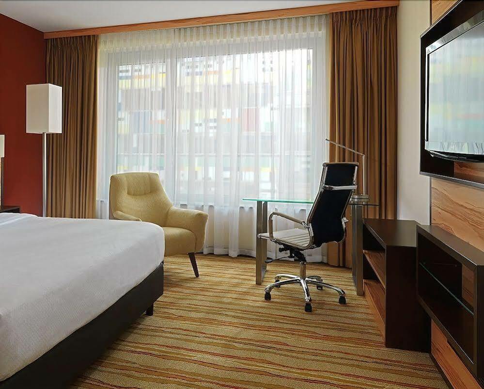 Courtyard By Marriott Duesseldorf Hafen Hotell Exteriör bild